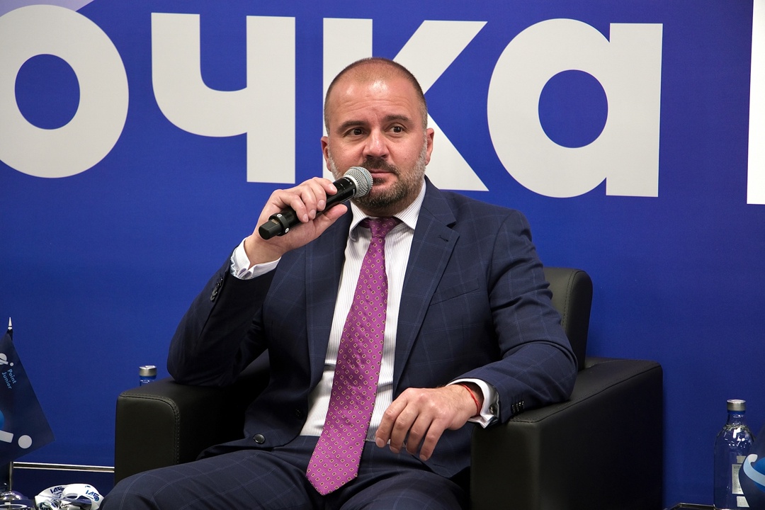 IT — это про людей и для людей Заместитель гендиректора по информационным технологиям FESCO Дмитрий Суровец выступил на сессии «Далекий IT» и рассказал о том,…