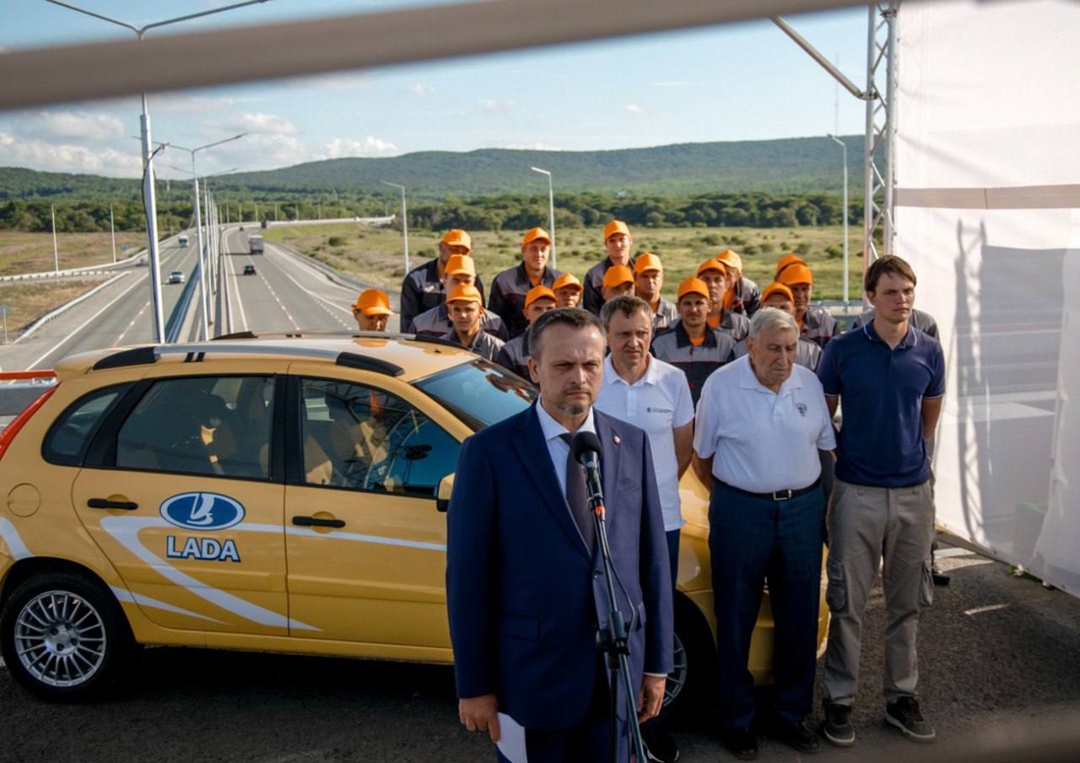 Владимир Путин на полях ВЭФ открыл ряд транспортных объектов на Дальнем Востоке.