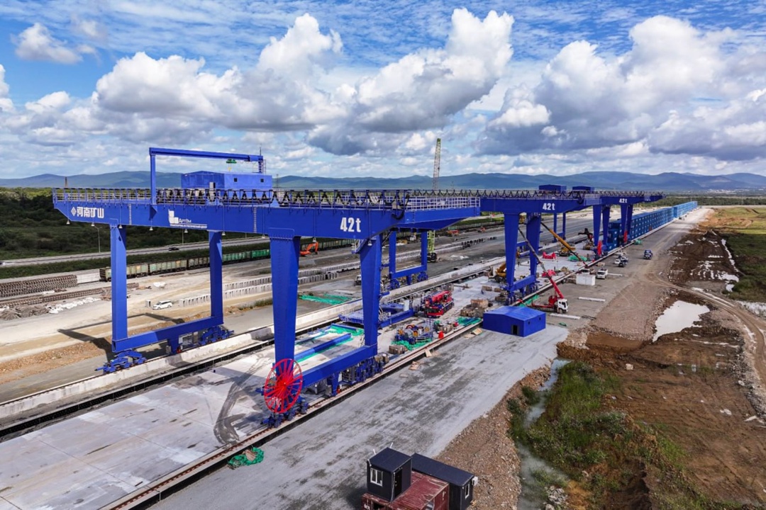 Владимир Путин на полях ВЭФ открыл ряд транспортных объектов на Дальнем Востоке.