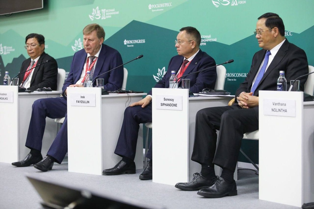 Министр строительства и ЖКХ РФ Ирек Файзуллин на Х Восточно экономическом форуме принял участие на бизнес-диалоге Россия-Лаос