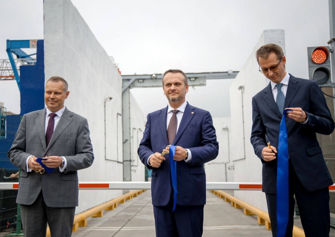 Во Владивостоке начал работу первый в России портальный инспекционно-досмотровый комплекс в морском пункте пропуска через государственную границу