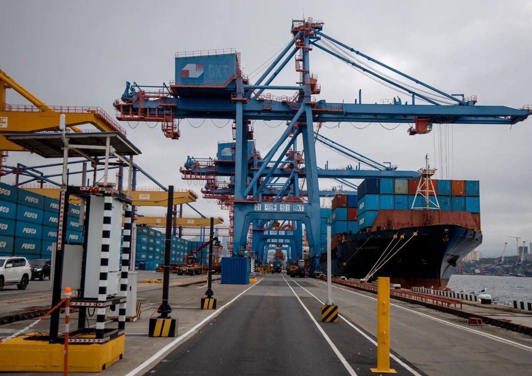 Во Владивостоке начал работу первый в России портальный инспекционно-досмотровый комплекс в морском пункте пропуска через государственную границу