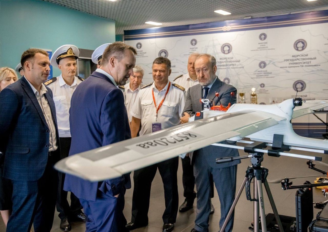 Министр транспорта Андрей Никитин посетил Дальневосточный морской тренажерный центр МГУ имени адмирала Г.И. Невельского