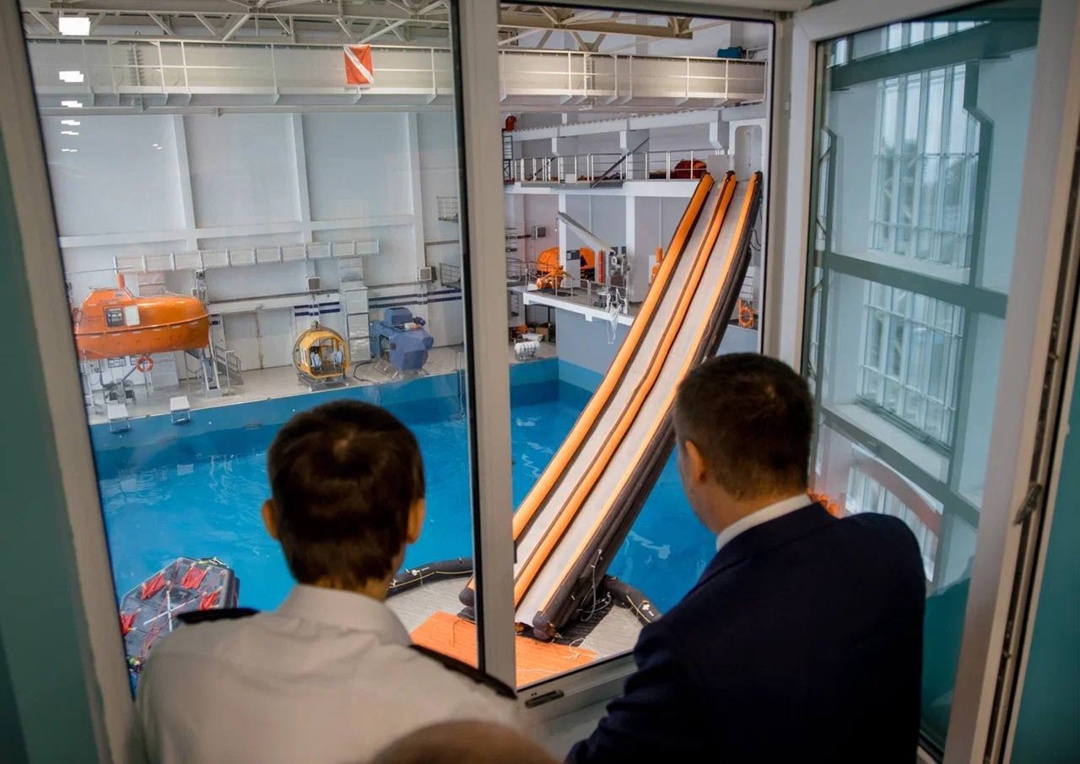 Министр транспорта Андрей Никитин посетил Дальневосточный морской тренажерный центр МГУ имени адмирала Г.И. Невельского