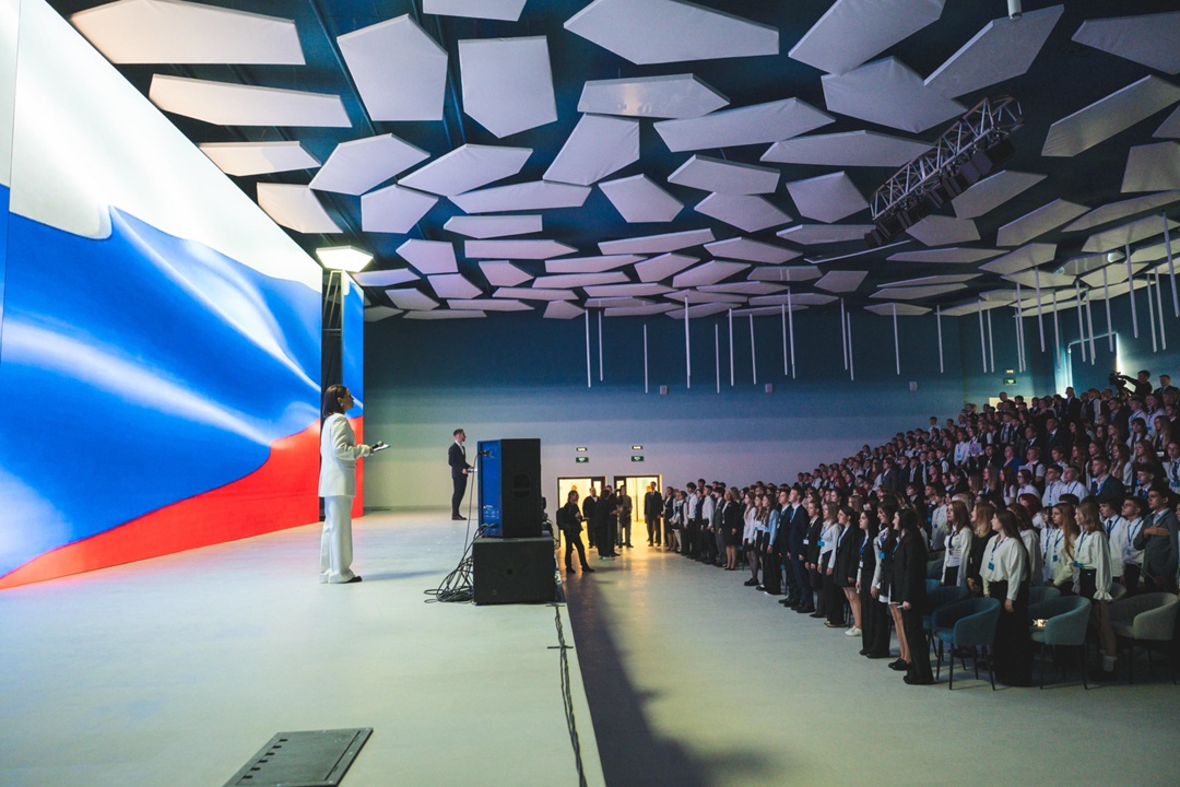 Компания «НОВАТЭК» оказала финансовую помощь в оснащении Губернаторского лицея, который открылся в Мурманске 1 сентября