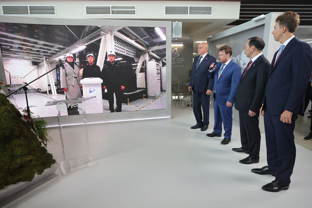 РусГидро ввело в эксплуатацию автономный гибридный энергокомплекс в одном из отдаленных посёлков Якутии.