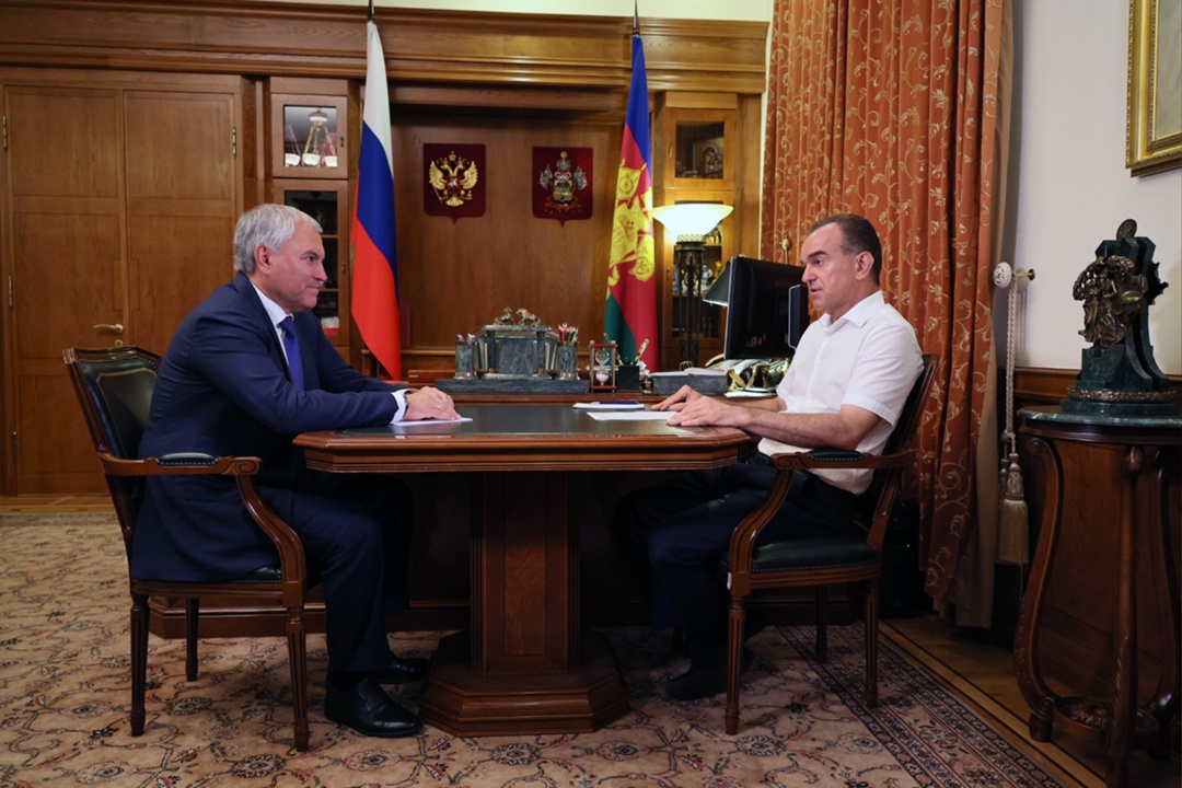 Председатель Государственной Думы Вячеслав Володин в ходе рабочей поездки в Краснодарский край провел встречу с губернатором Вениамином Кондратьевым.