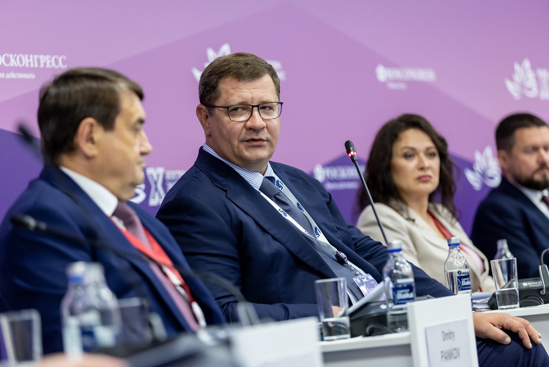 Что такое суверенная логистика? На ВЭФ-2025 провели собственную сессию «Роль Дальнего Востока в обеспечении транспортного суверенитета России», в рамках…