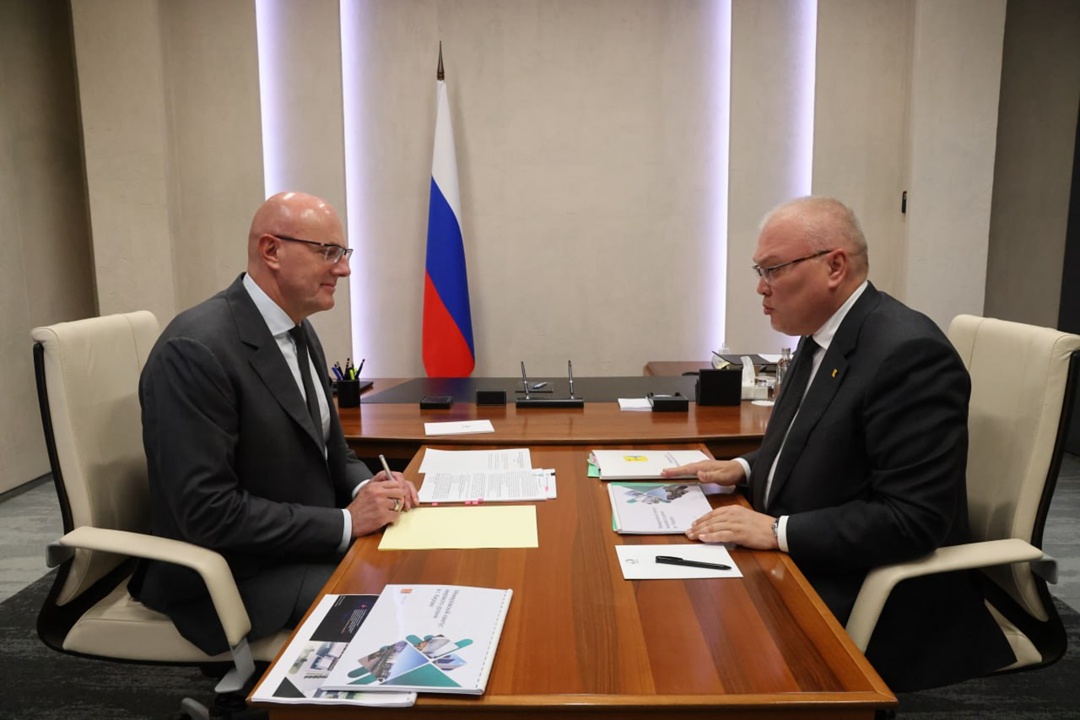 Дмитрий Чернышенко провел рабочую встречу с губернатором Кировской области Александром Соколовым.