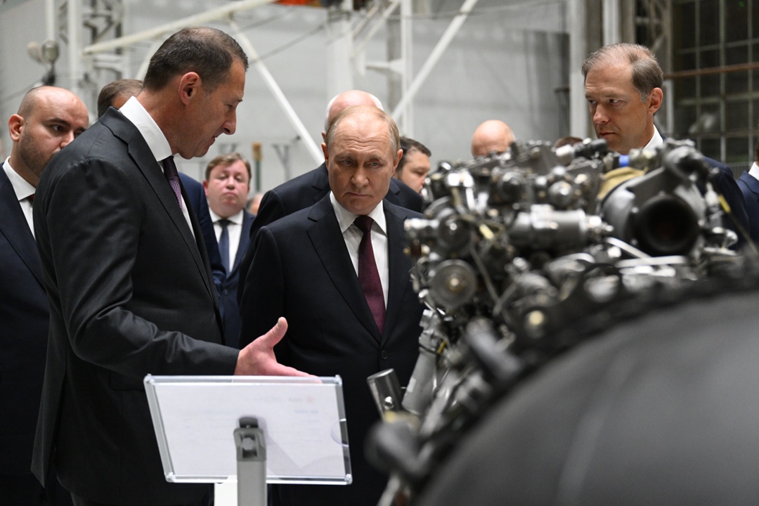 На предприятии «ОДК-Кузнецов» в Самаре Президенту продемонстрировали образцы двигателей боевой и гражданской авиации, вертолётной техники, двигателей для…