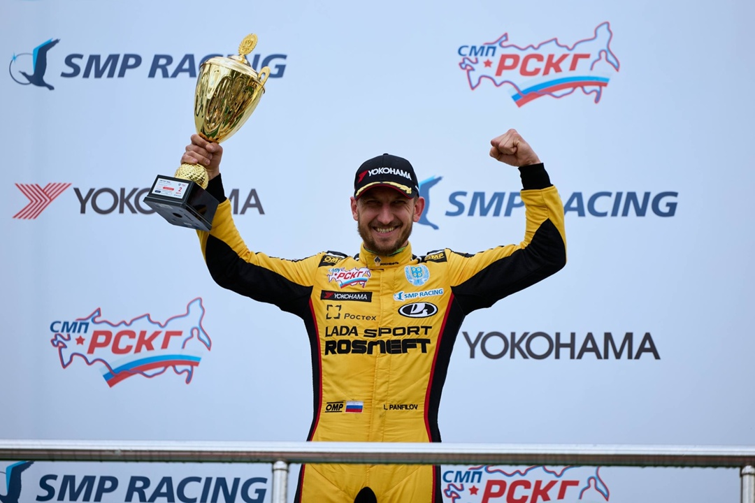 Выходные в атмосфере гонок и хоккея