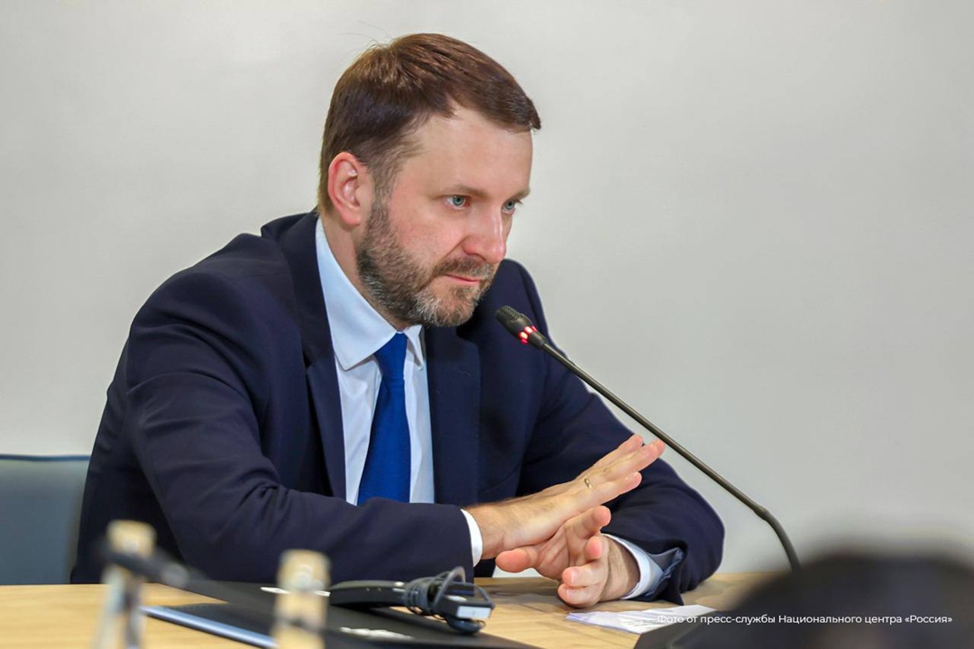 Логистика в новой реальности На сессии ВЭФ-2025 в национальном центре «Россия» Приморского края генеральный директор FESCO Пётр Иванов обозначил ключевые…