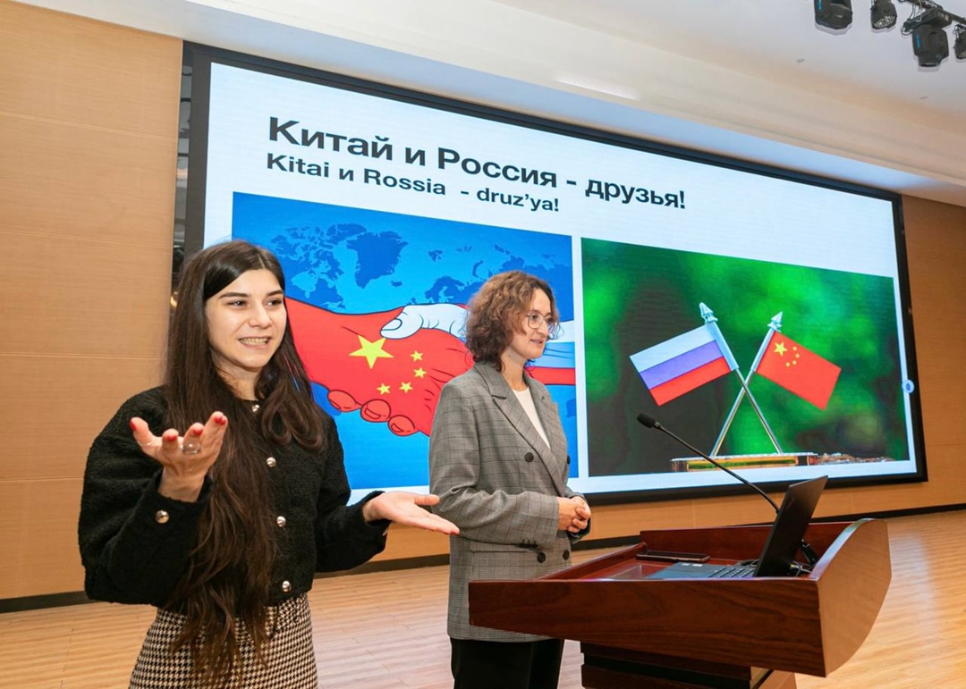 Дмитрий Чернышенко прокомментировал работу вузов по продвижению русского языка за рубежом.