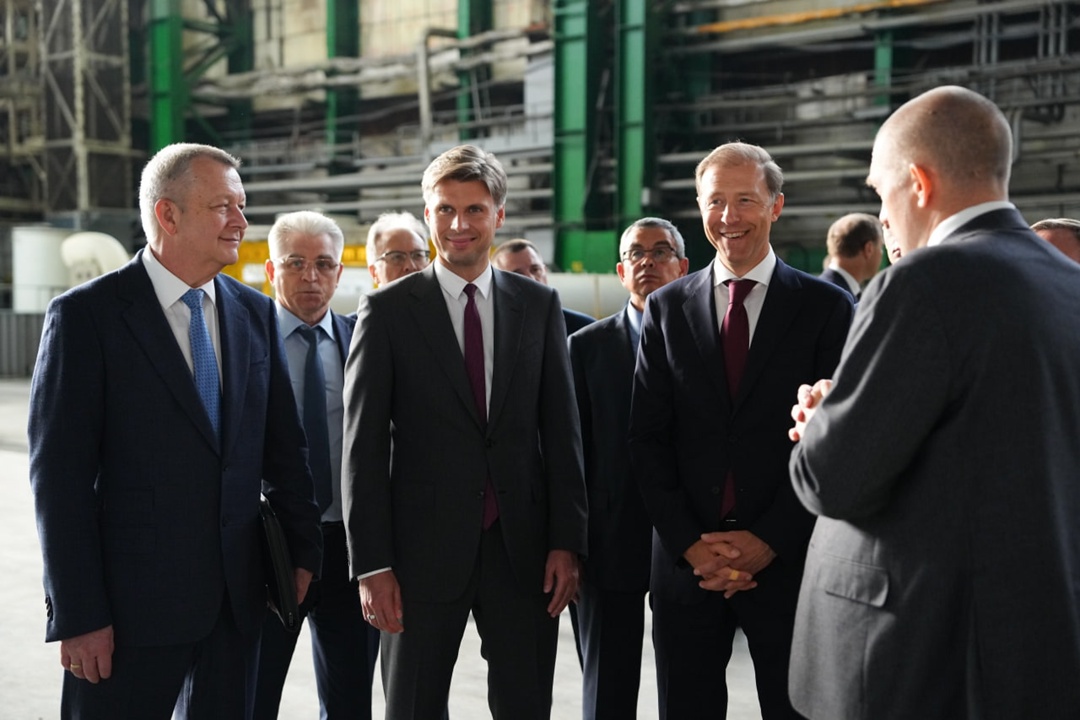 Денис Мантуров посетил Ракетно-космический центр «Прогресс» в Самаре.