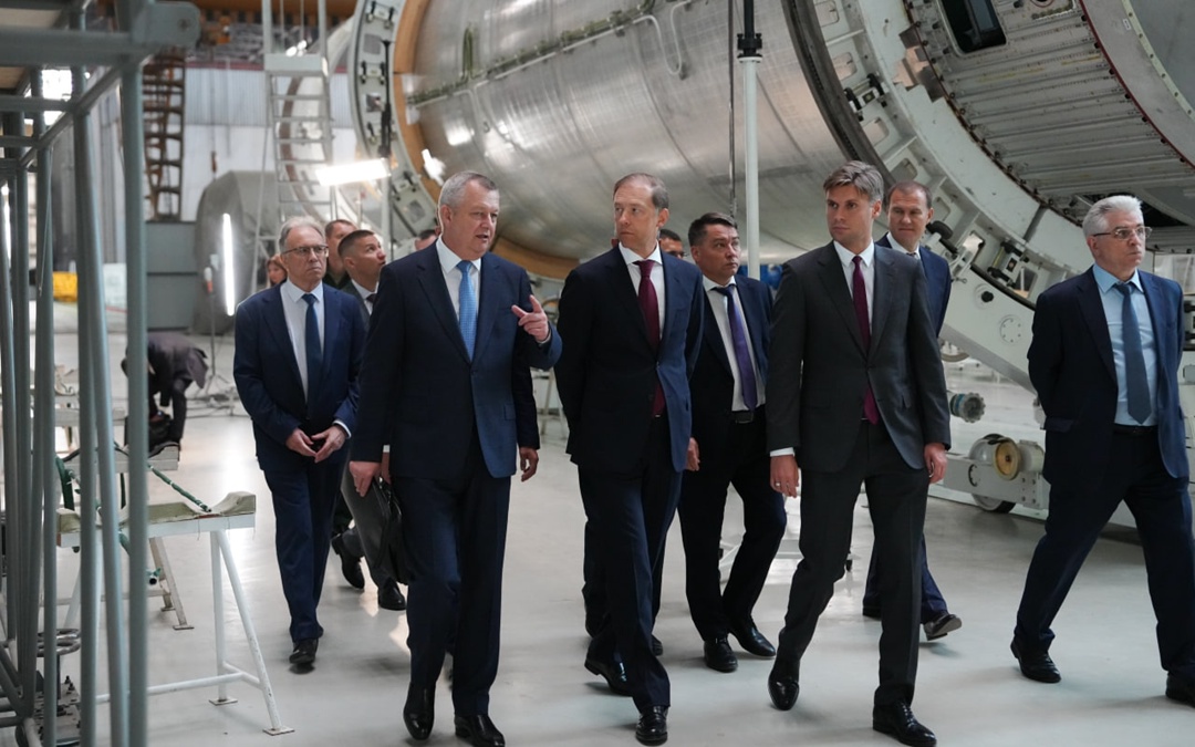 Денис Мантуров посетил Ракетно-космический центр «Прогресс» в Самаре.