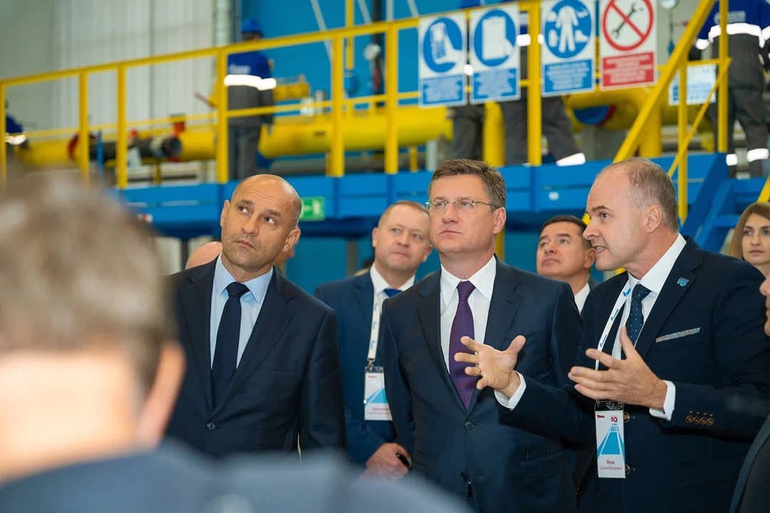 Александр Новак совершил рабочую поездку в Ямало-Ненецкий автономный округ, где принял участие в торжественных мероприятиях по случаю 50-летия Нового Уренгоя.