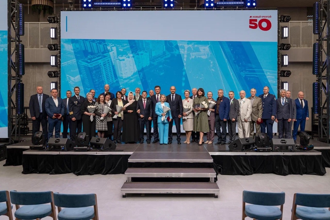 Александр Новак совершил рабочую поездку в Ямало-Ненецкий автономный округ, где принял участие в торжественных мероприятиях по случаю 50-летия Нового Уренгоя.