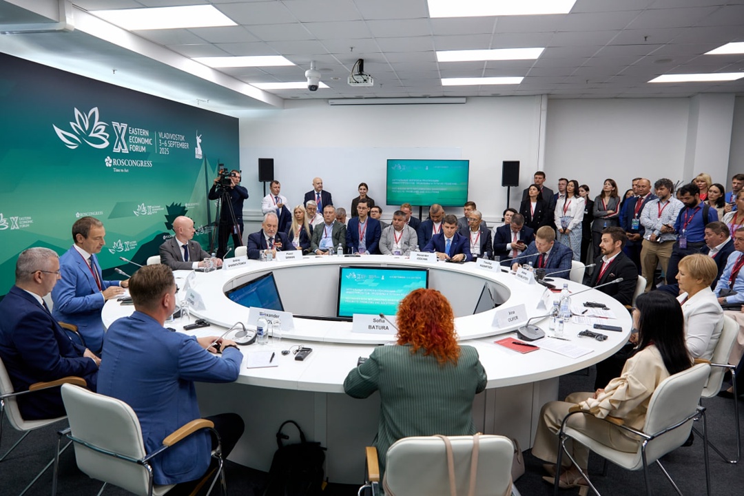 Восточный интенсив: наши 4 дня на ВЭФ-2025