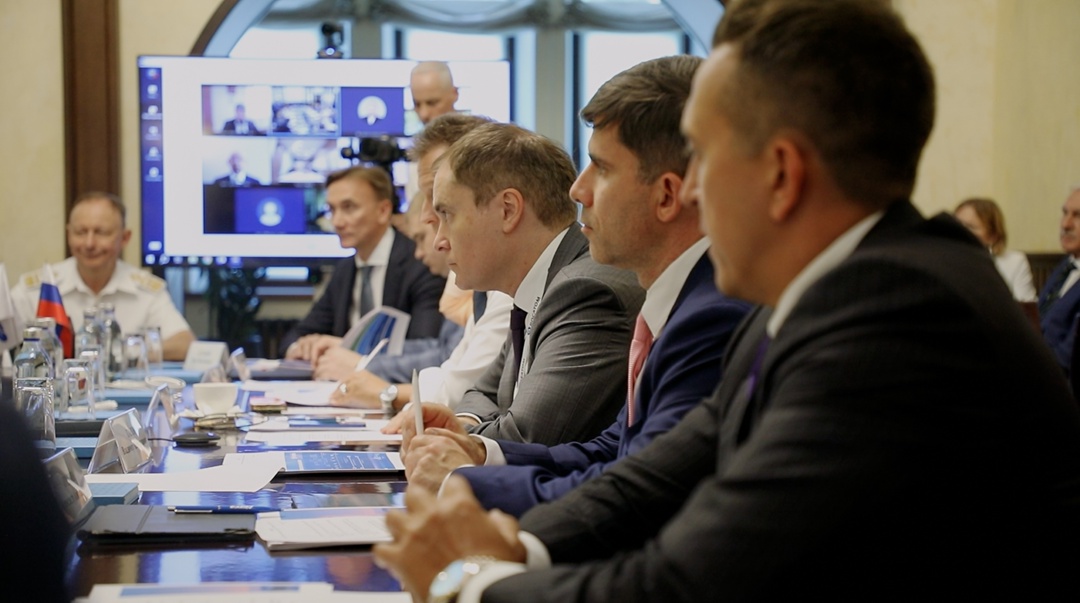 Восточный интенсив: наши 4 дня на ВЭФ-2025