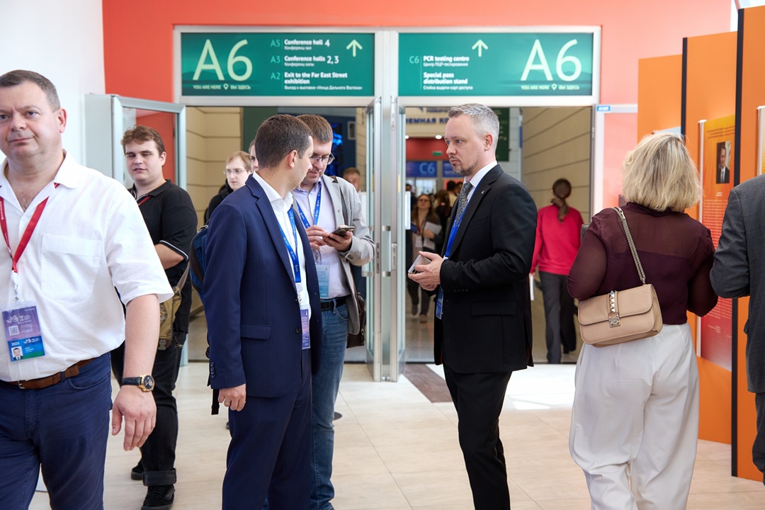 Восточный интенсив: наши 4 дня на ВЭФ-2025