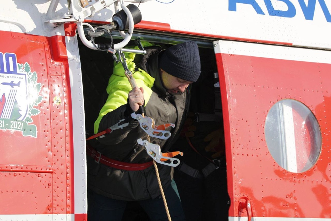 Красно-белый — самый смелый «Авиалесоохрана» уже несколько лет использует винтокрылые машины холдинга «Вертолеты России» для борьбы с пожарами, возникающими в…