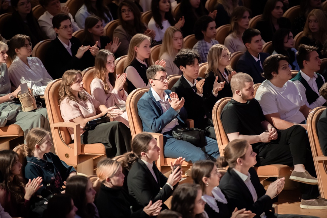 Татьяна Голикова, Валерий Фальков и Михаил Мурашко приняли участие в церемонии вручения студенческих билетов первокурсникам Медицинского университета…