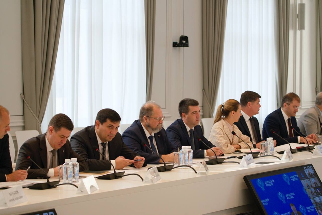 В Минстрое России прошло еженедельное оперативное совещание под председательством Министра строительства и ЖКХ РФ Ирека Файзуллина