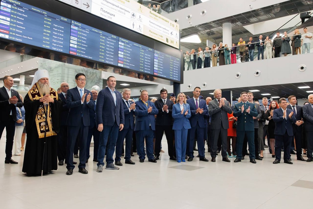 Первые пассажиры пересекли границу через обновленный воздушный пункт пропуска Хабаровск