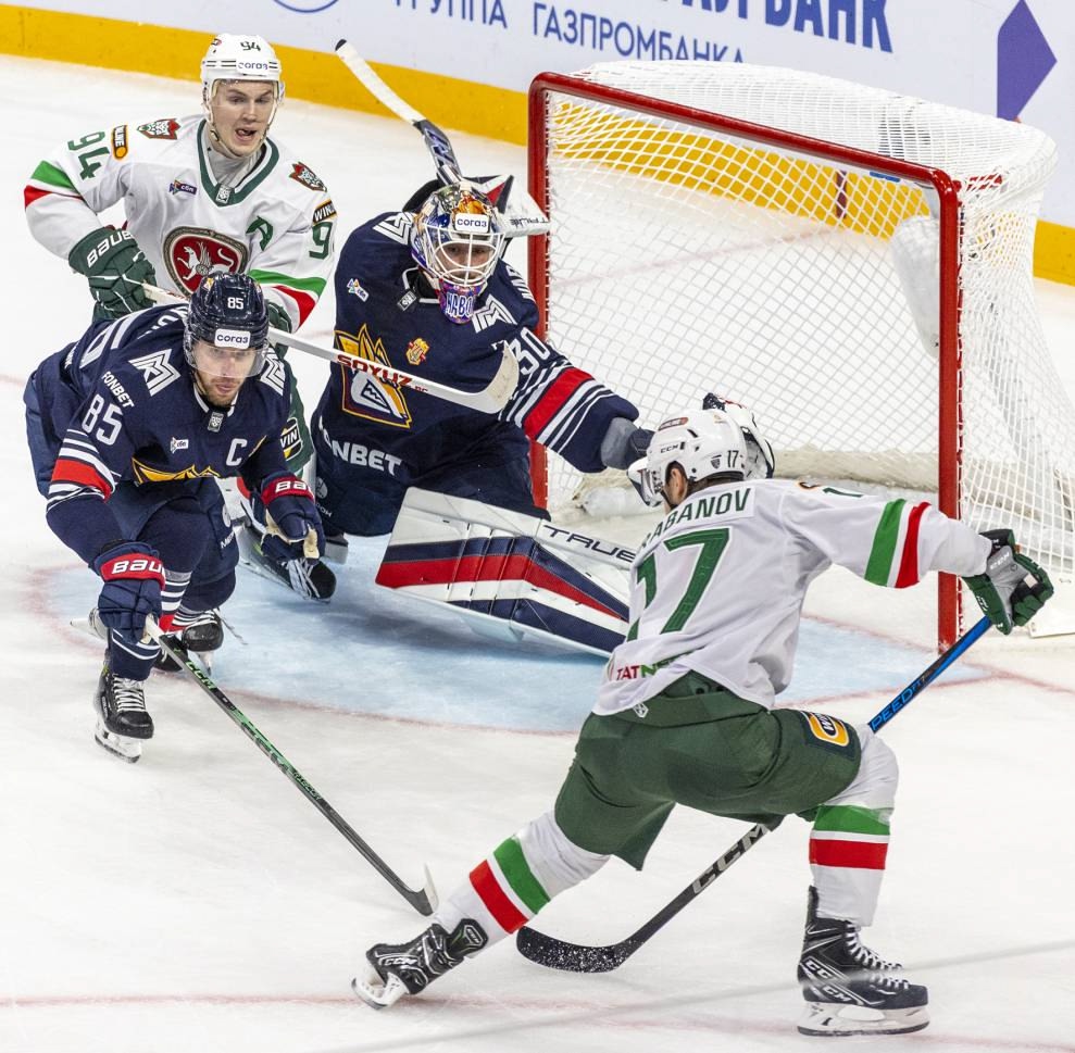 Капитанский почин! «Металлург» стартовал в новом сезоне КХЛ с победы – в серии буллитов одолели «Ак Барс» со счётом 4:3.