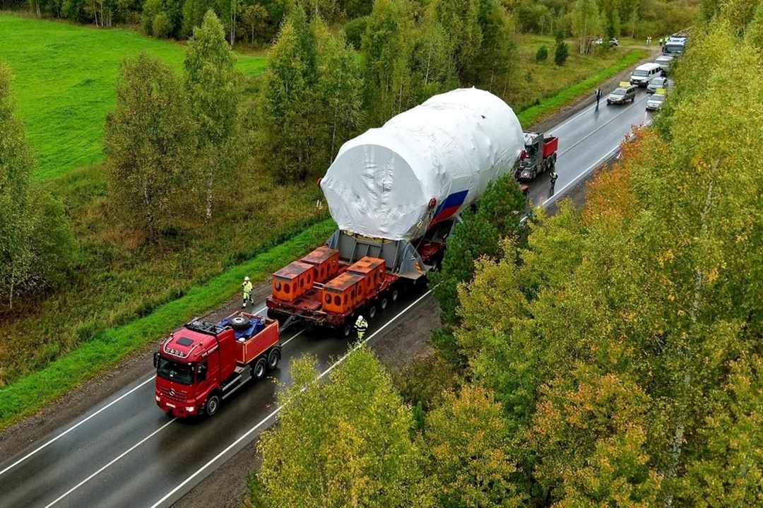 В Северск доставлена партия крупногабаритного оборудования для инновационного реактора БРЕСТ-ОД-300: оболочка центральной полости, внутренний кожух корзины…