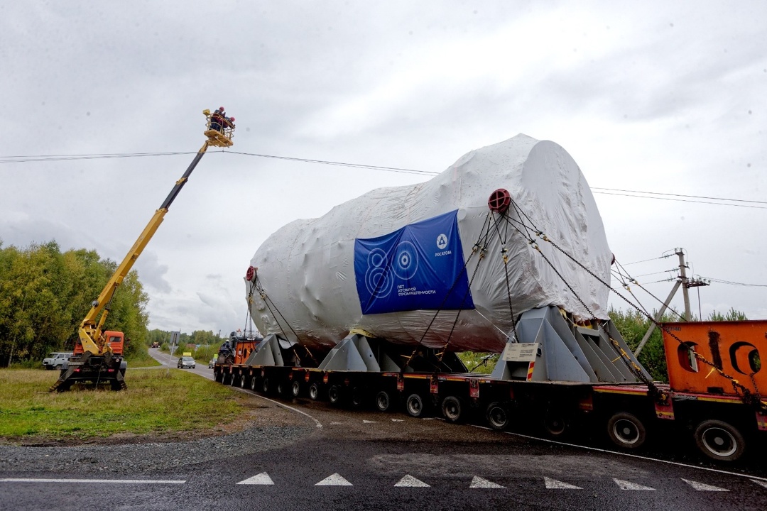 В Северск доставлена партия крупногабаритного оборудования для инновационного реактора БРЕСТ-ОД-300: оболочка центральной полости, внутренний кожух корзины…