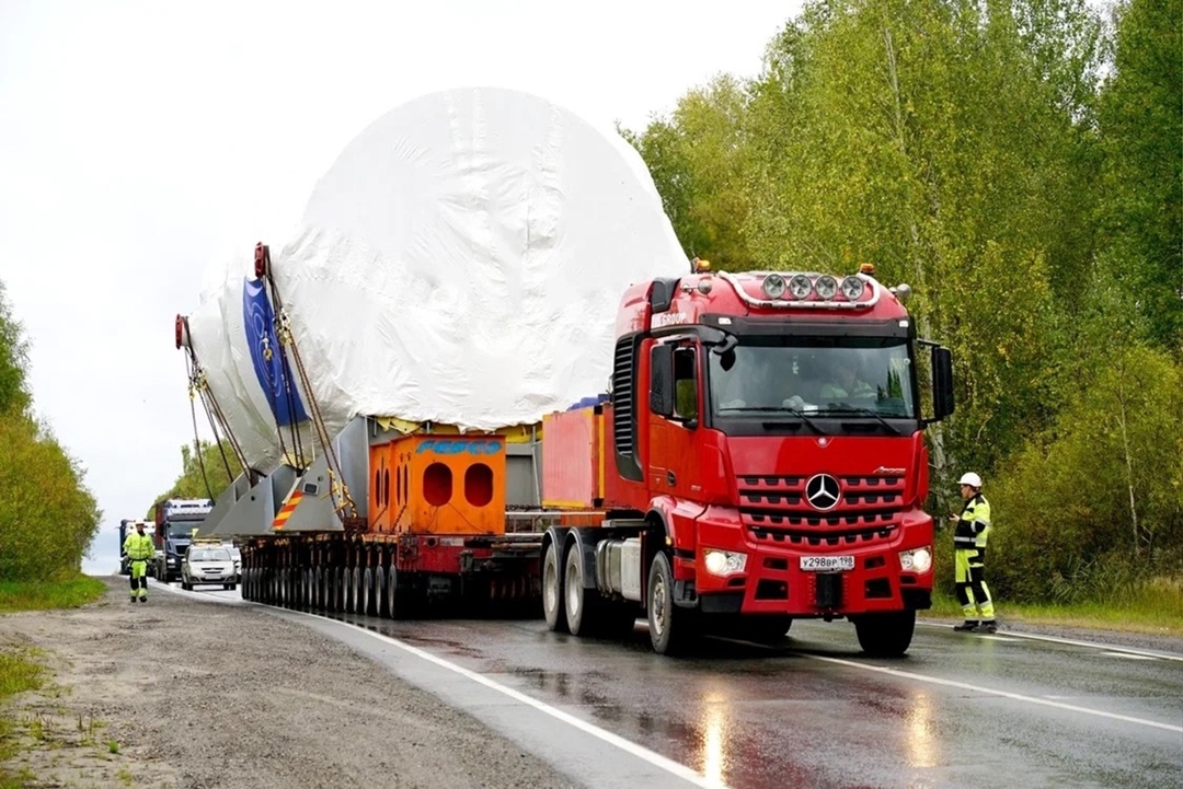 В Северск доставлена партия крупногабаритного оборудования для инновационного реактора БРЕСТ-ОД-300: оболочка центральной полости, внутренний кожух корзины…