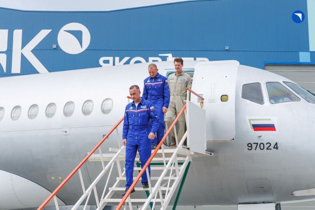 «Серебряный» SJ-100 Почему импортозамещенный «Суперджет», построенный по серийным технологиям, получил такой окрас?