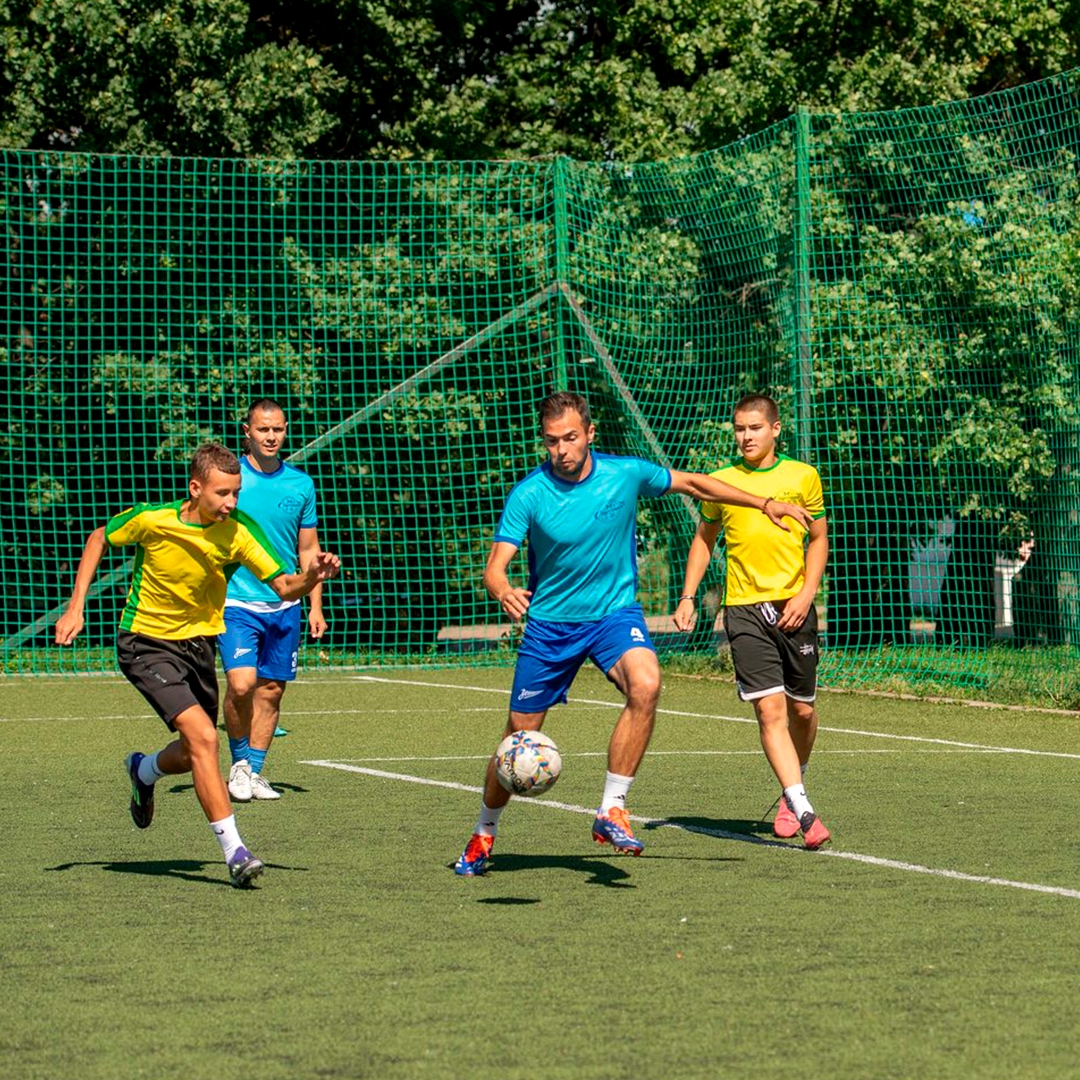 Оказывается, «проблема» может быть увлекательным маршрутом, а «булка» – большой и важной точкой опоры. В скалолазании привычные слова обретают новое значение