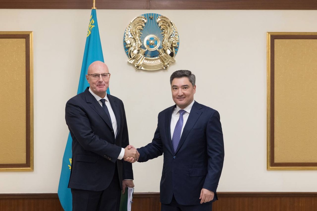 Дмитрий Чернышенко провел рабочую встречу с премьер-министром Республики Казахстан Олжасом Бектеновым в Астане