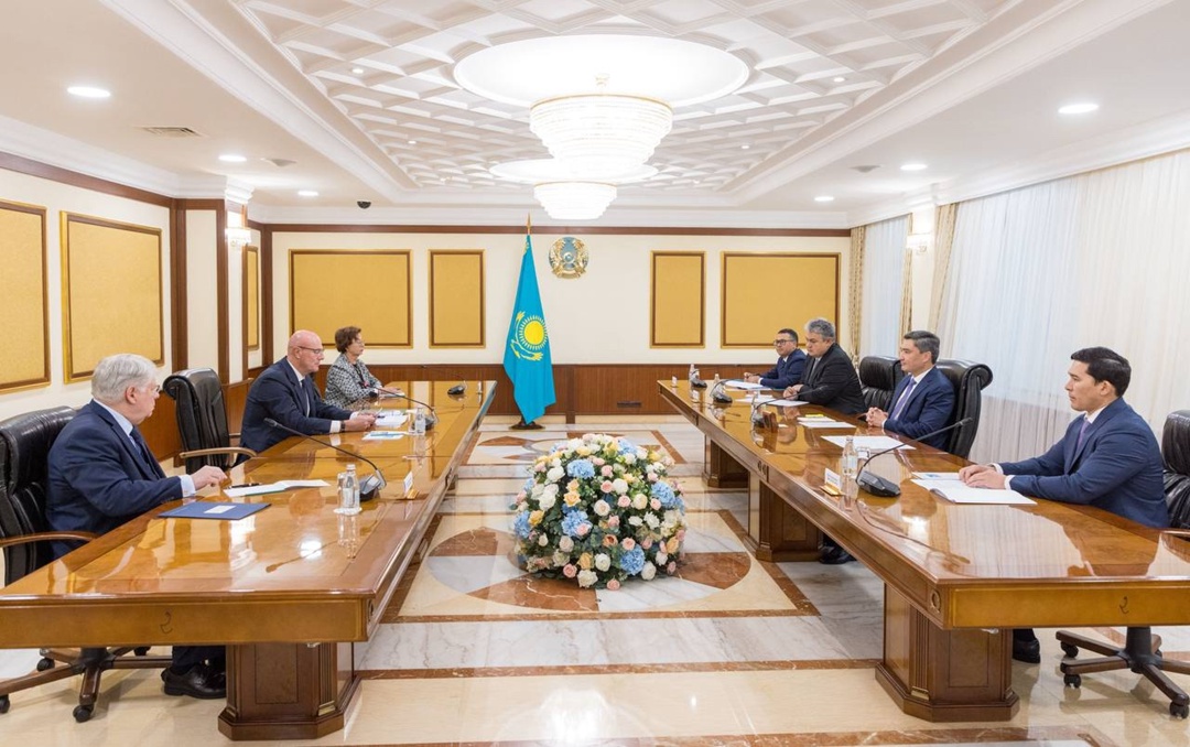 Дмитрий Чернышенко провел рабочую встречу с премьер-министром Республики Казахстан Олжасом Бектеновым в Астане