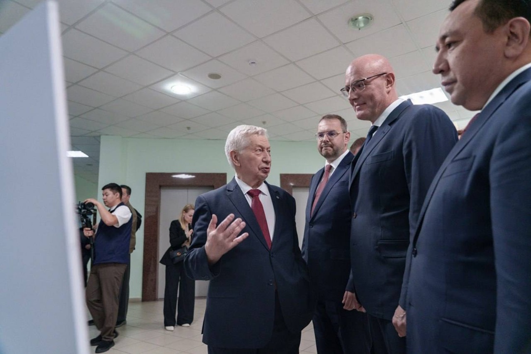 Дмитрий Чернышенко встретился с преподавателями и студентами филиалов МГУ и МГИМО в Казахстане, а также оценил инфраструктуру.