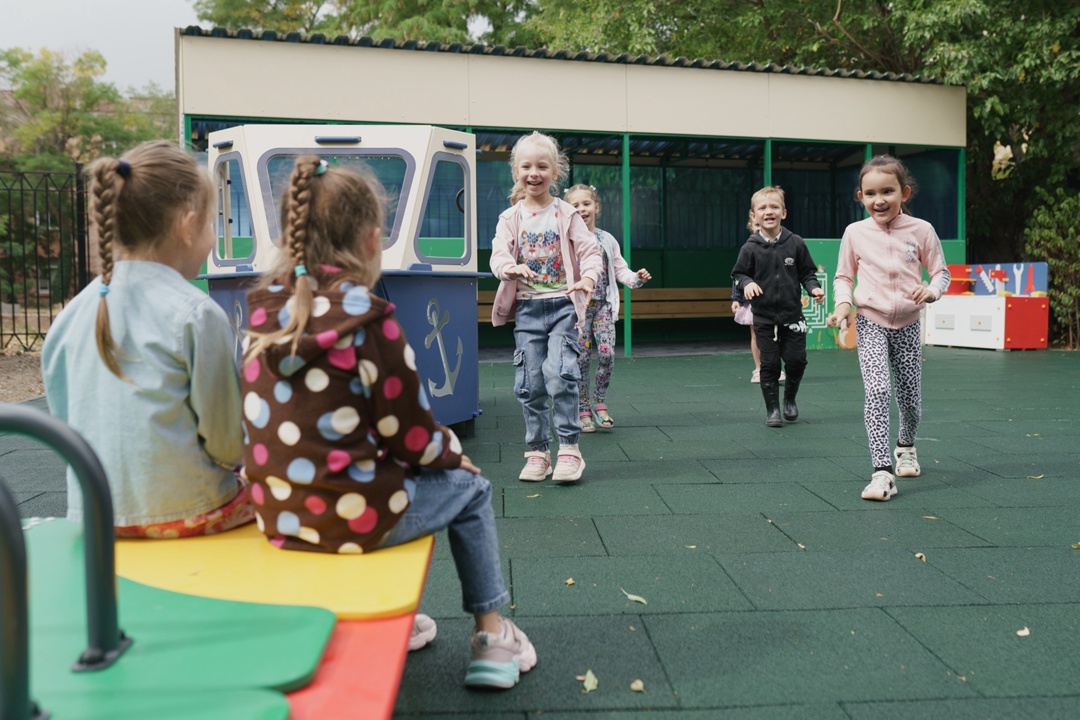 Сергей Кравцов посетил обновленные детский сад и школу в Севастополе.