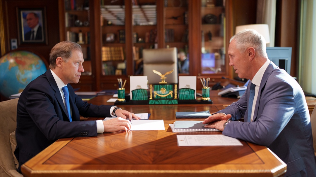 Денис Мантуров встретился с губернатором Херсонской области Владимиром Сальдо