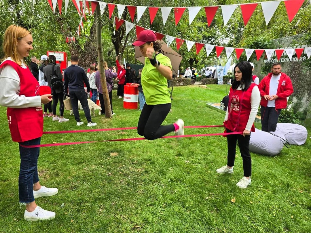 #ТриЧетыре на отлично Тематическая площадка ЛУКОЙЛа — на одном из самых масштабных молодёжных фестивалей на юге страны.