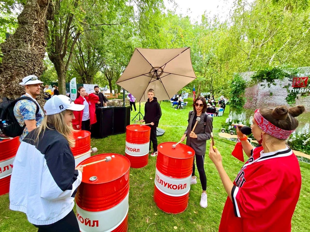 #ТриЧетыре на отлично Тематическая площадка ЛУКОЙЛа — на одном из самых масштабных молодёжных фестивалей на юге страны.