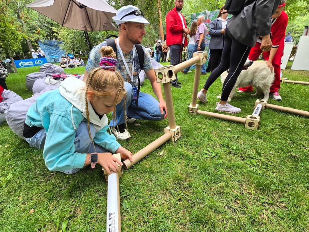 #ТриЧетыре на отлично Тематическая площадка ЛУКОЙЛа — на одном из самых масштабных молодёжных фестивалей на юге страны.