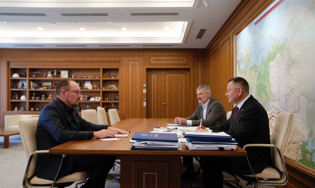 Глава Минстроя России Ирек Файзуллин провел рабочую встречу с начальником Главгосэкспертизы России Игорем Маныловым