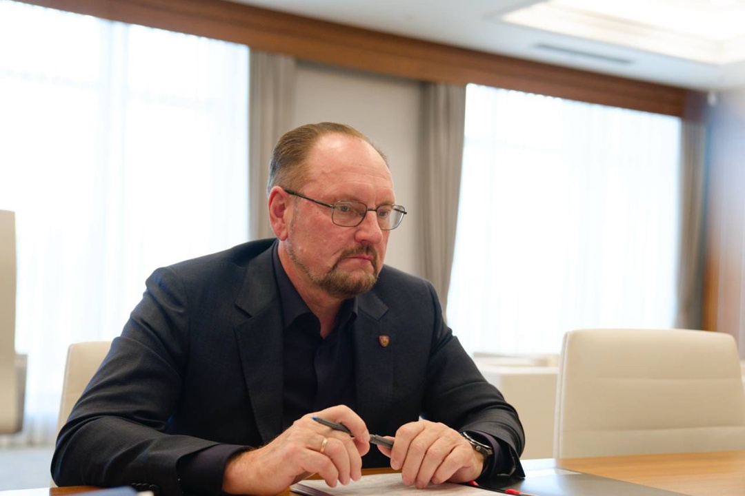 Глава Минстроя России Ирек Файзуллин провел рабочую встречу с начальником Главгосэкспертизы России Игорем Маныловым