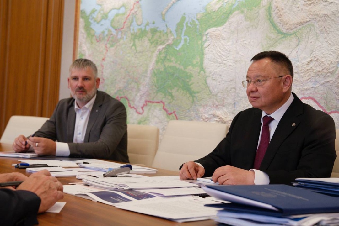 Глава Минстроя России Ирек Файзуллин провел рабочую встречу с начальником Главгосэкспертизы России Игорем Маныловым