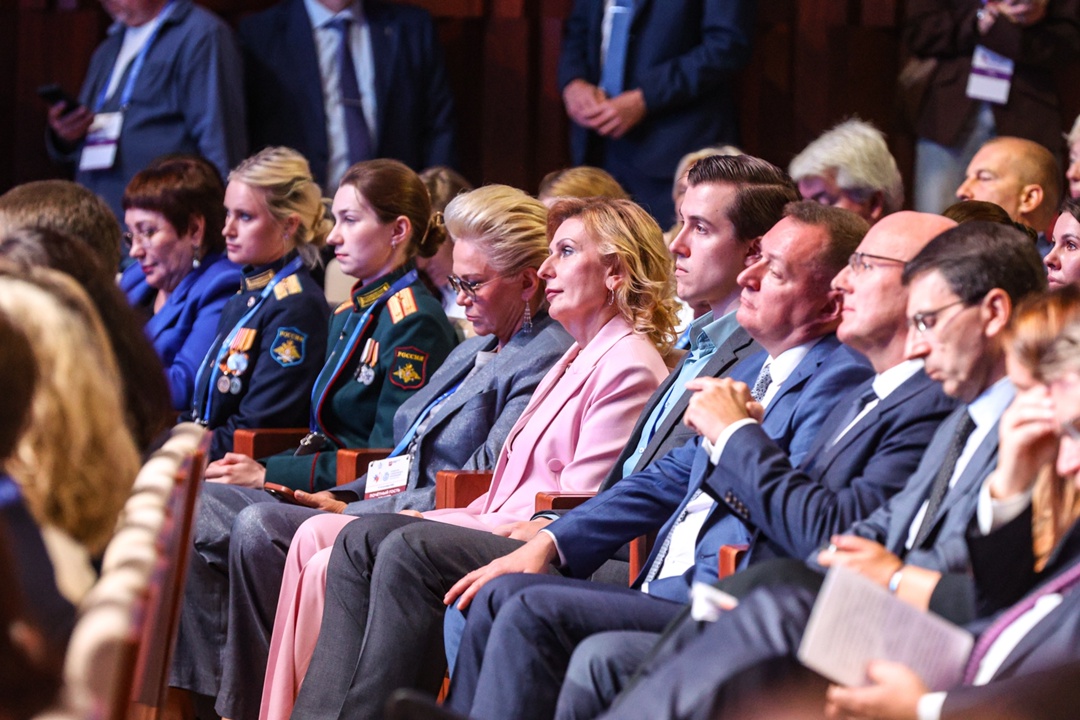 Дмитрий Чернышенко: 68% российских студентов уверены, что создание семьи – важнейшая цель для человека