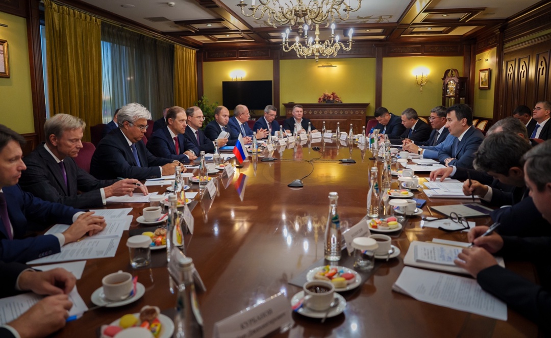 Первый вице-премьер Денис Мантуров встретился с заместителем премьер-министра Республики Узбекистан Жамшидом Ходжаевым.