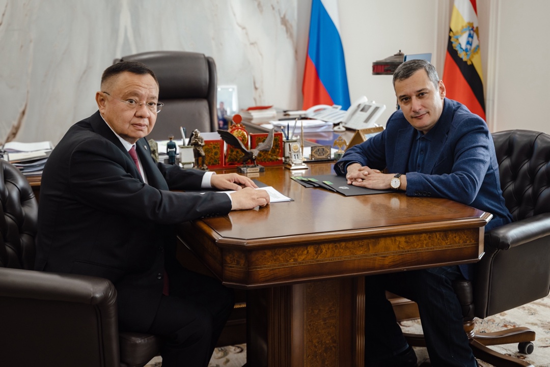 В Курске состоялась рабочая встреча Главы Минстроя России Ирека Файзуллина с врио Губернатора Курской области Александром Хинштейном