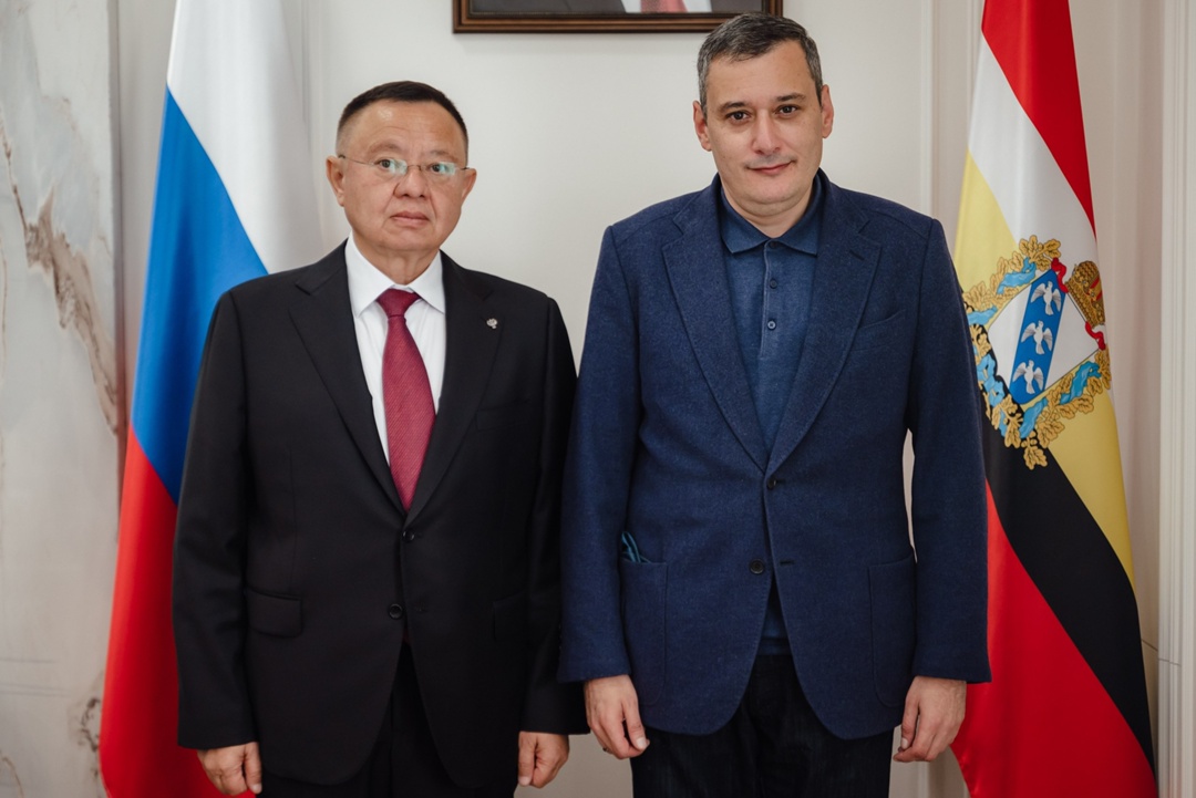 В Курске состоялась рабочая встреча Главы Минстроя России Ирека Файзуллина с врио Губернатора Курской области Александром Хинштейном