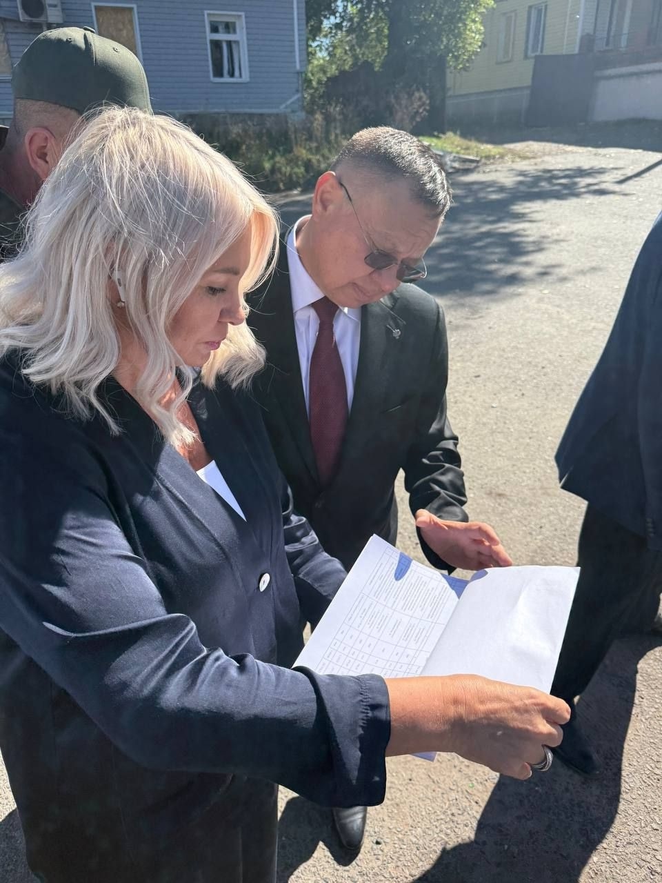 Глава Минстроя России Ирек Файзуллин в ходе рабочего визита в Курскую область совместно с врио губернатора Александром Хинштейном осмотрел объекты первой…